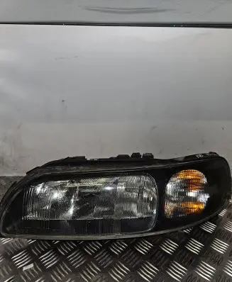 Volvo V70 Headlight/headlamp 8693567