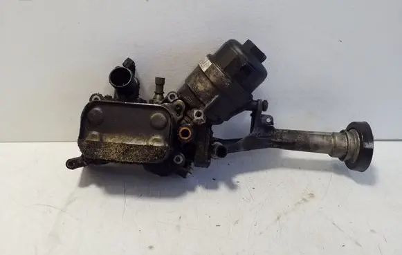 Oil filter mounting bracket