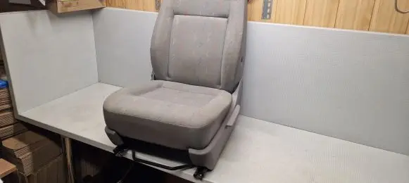 Volkswagen Transporter - Caravelle T5 Front driver seat 7H0881303E 7H0881202 152095