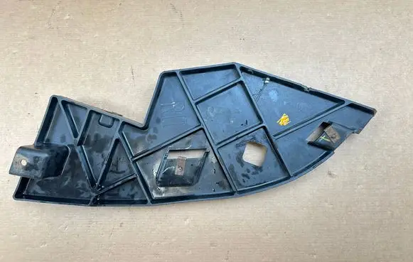 Chevrolet Avalanche Front bumper mounting bracket 21996231
