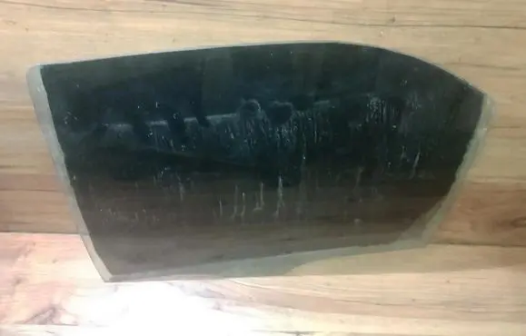 Rear door window glass