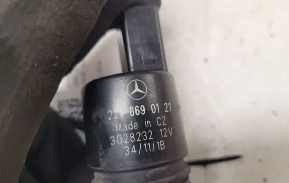 Mercedes-Benz E W212 Windscreen/windshield washer pump 2218690121 3028232