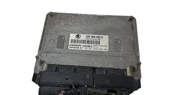 Skoda Fabia Mk2 (5J) Engine control unit/module 03E906033A 5WP4012007 3PE4672