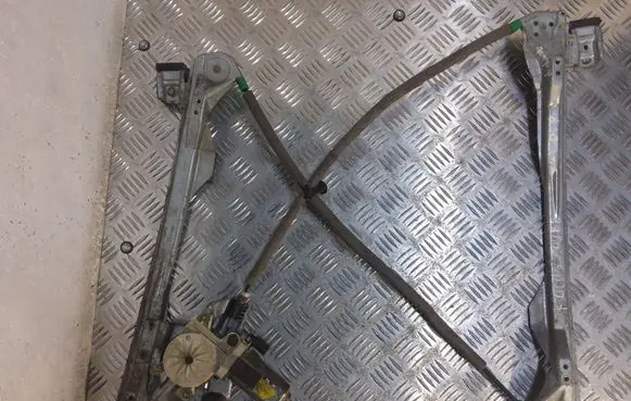Ford Focus Front door window regulator with motor 