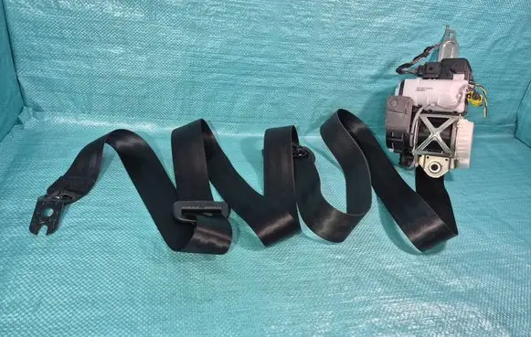 Volkswagen Golf VII Front seatbelt 5G4857706N YD4999