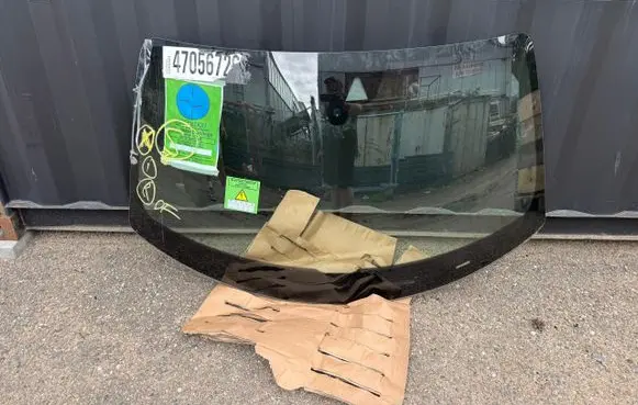 Porsche Taycan 9J1 Front windscreen/windshield window