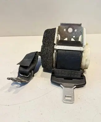 Ford Focus Rear seatbelt 33035173
