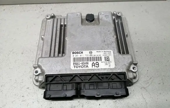 Toyota Corolla E120 E130 Engine control unit/module 8966102A90 0281011733