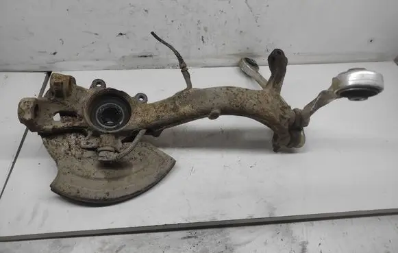 Audi A6 S6 C5 4B Front wheel hub