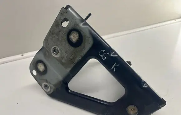 Audi A6 S6 C6 4F Fender mounting bracket 4F0821135B