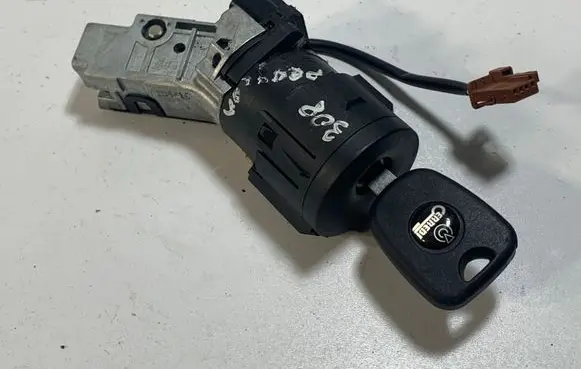 Peugeot 308 Ignition lock 9663123380