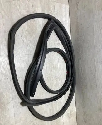 Ford Fiesta Rubber seal rear door h1BB425324
