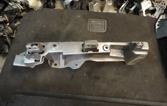 Renault Kangoo III Fender mounting bracket