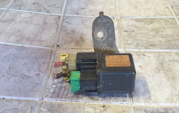 Nissan Almera Tino Glow plug pre-heat relay 252304U100 2738098A 20809V