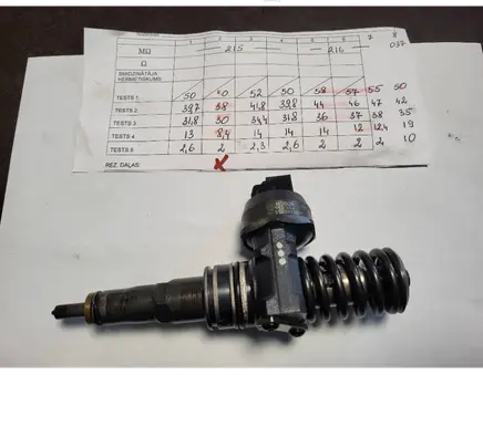Skoda Fabia Mk2 (5J) Fuel injector 0414720215 038130073AG