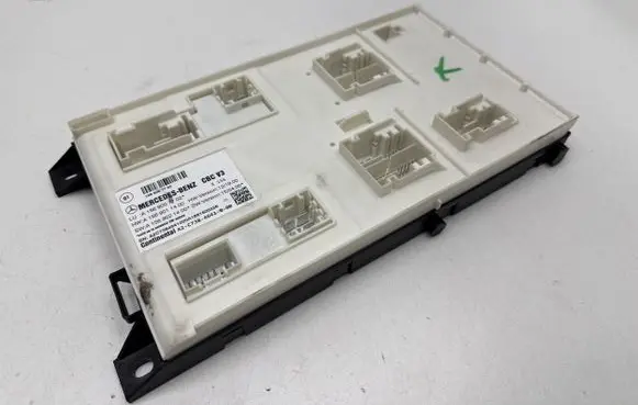 Infiniti Q30 Comfort/convenience module A1569007702 A1569021400 A1569011400
