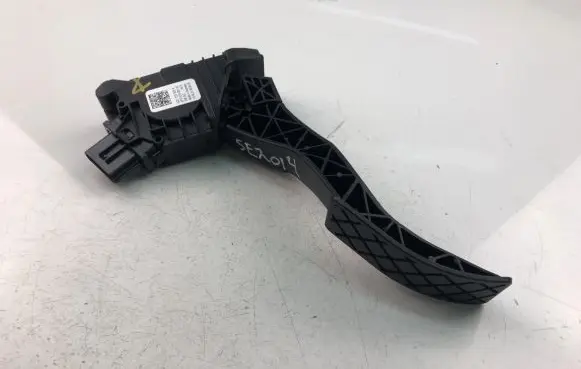 Skoda Octavia Mk3 (5E) Accelerator throttle pedal bracket 5Q1723503K