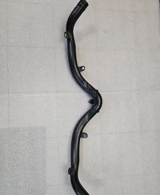 Porsche Macan (95B) Turbo air intake inlet pipe/hose 95B145762D