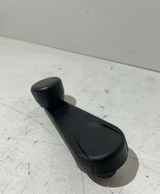 BMW 3 E46 Rear door window winding handle 81225032