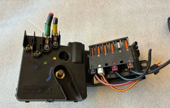 Mercedes-Benz E W211 Fuse module A2115461141 2115461141
