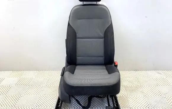 Volkswagen Golf VII Front passenger seat 