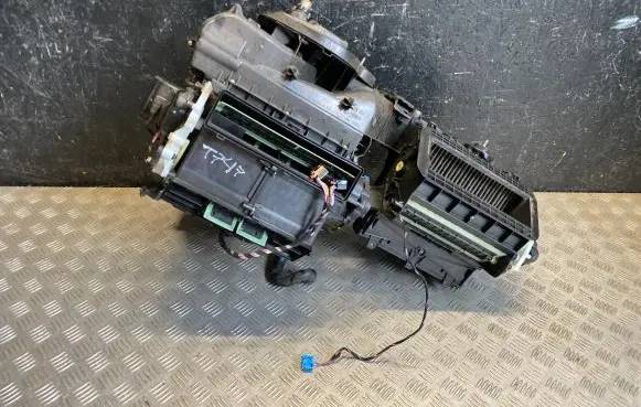 Volkswagen Golf VII Interior heater climate box assembly housing 5Q1820005AM