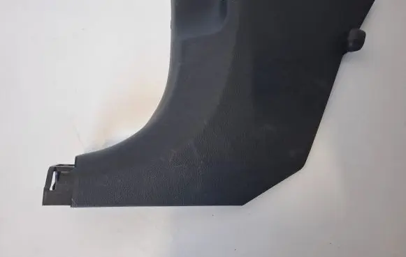 Foot area side trim