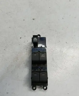 Nissan Qashqai Electric window control switch 
