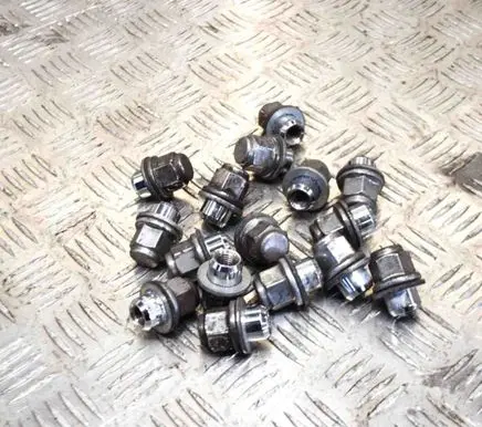 Toyota RAV 4 (XA40) Nuts/bolts 
