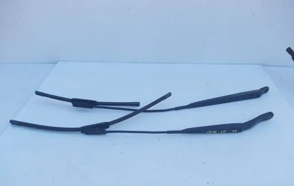 Renault Clio III Front wiper blade arm 8200268917 8200822055
