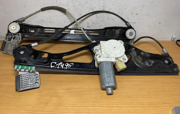 Mercedes-Benz E W211 Front door window regulator with motor A2117200246 C1498