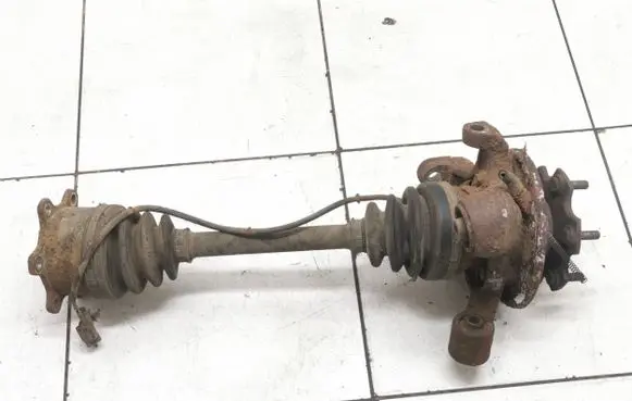 Mitsubishi Pajero Rear wheel hub spindle/knuckle 