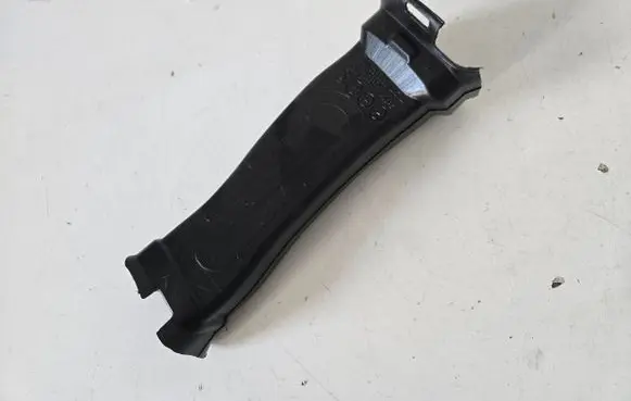 BMW X6M G06 F96 Cabin air duct channel 6833470