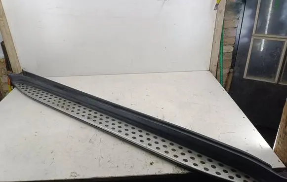Mercedes-Benz GL X164 Sill A1646901975
