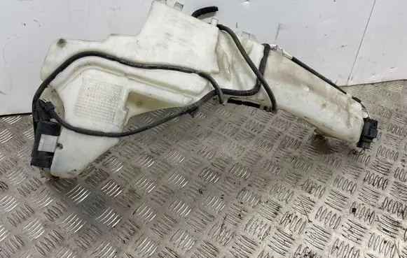 Ford Focus Windshield washer fluid reservoir/tank 4M5113K163