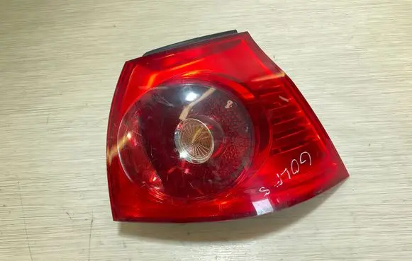Volkswagen Golf V Rear/tail lights 1K6945096E