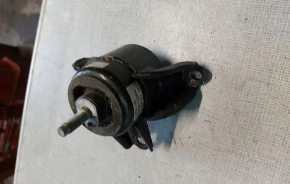 Hyundai i40 Engine mount bracket 218103Z000