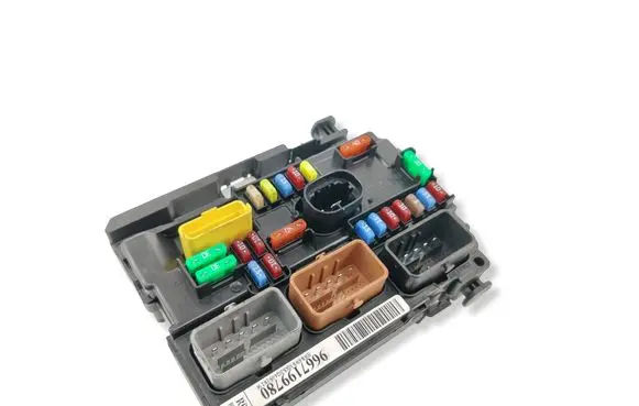Citroen C3 Fuse module 9667199780