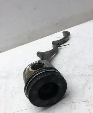 Audi A6 S6 C6 4F Piston with connecting rod