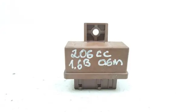 Peugeot 206 CC Fuel pump relay 240109