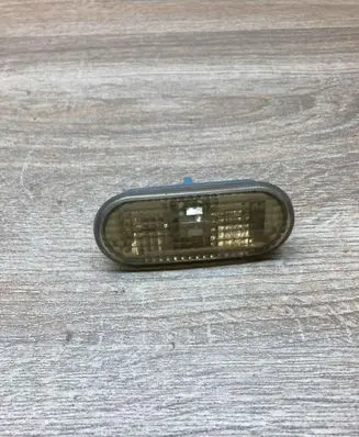 Front fender indicator light