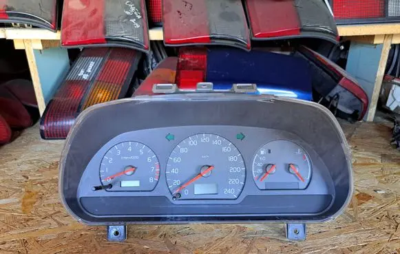Volvo S40, V40 Speedometer (instrument cluster) 30862000 30862000007 30864002