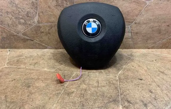 Steering wheel airbag