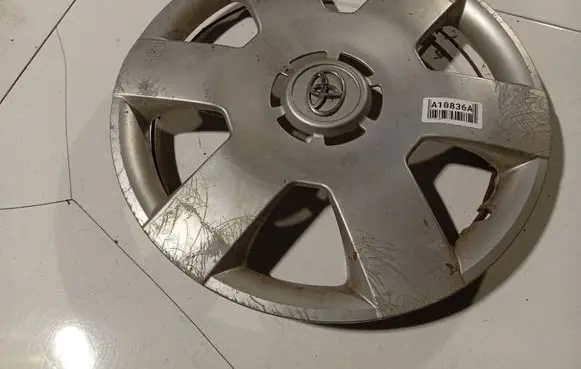 Toyota Aygo AB10 R14 wheel hub/cap/trim 42602