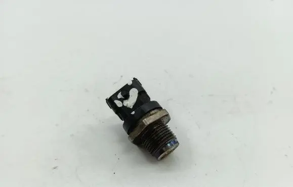 KIA Carens II Fuel pressure sensor 