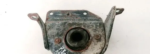 Peugeot 406 Engine mount bracket