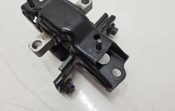 Skoda Fabia Mk3 (NJ) Engine mount bracket 6Q0199555AR