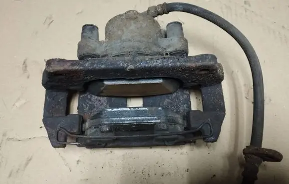 Honda Civic IX Front brake caliper