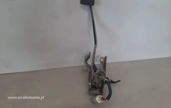 Toyota Yaris Brake pedal