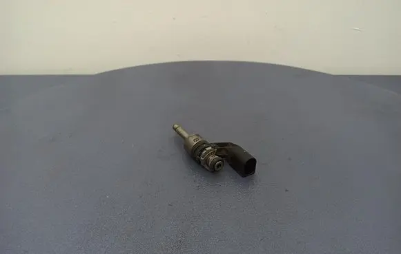 Volkswagen Golf V Fuel injector 03C906036E